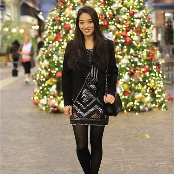 H&M
Size 6
Sequins Mini Skirt